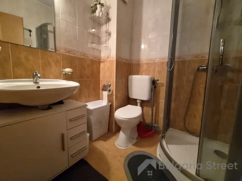 łazienka wc razem z kabiną natryskową