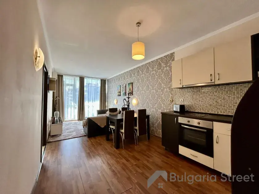 widok na kuchnie i salon