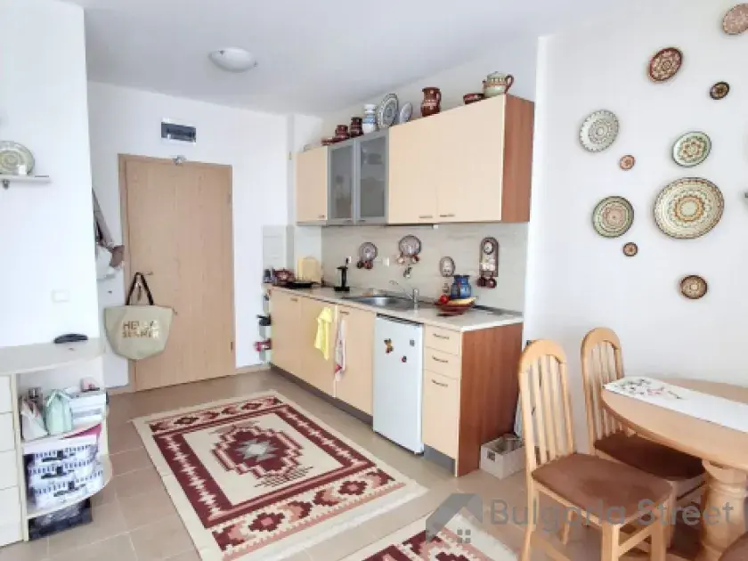 widok na salon i aneks kuchenny