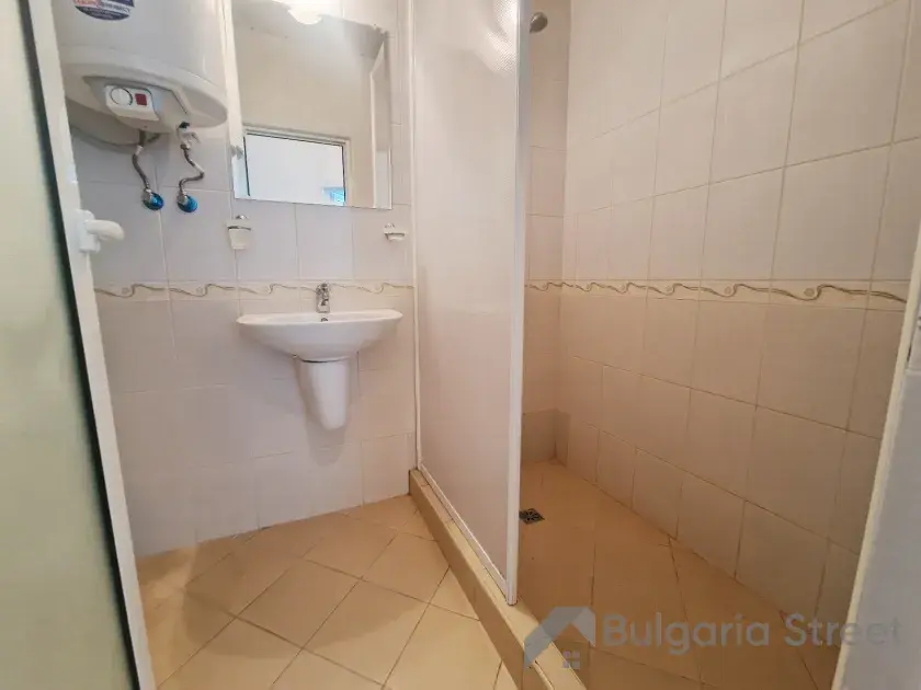 łazienka wc razem z kabiną natryskową