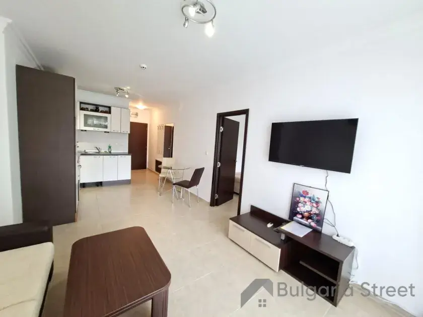 Telewizor i meble w apartamencie