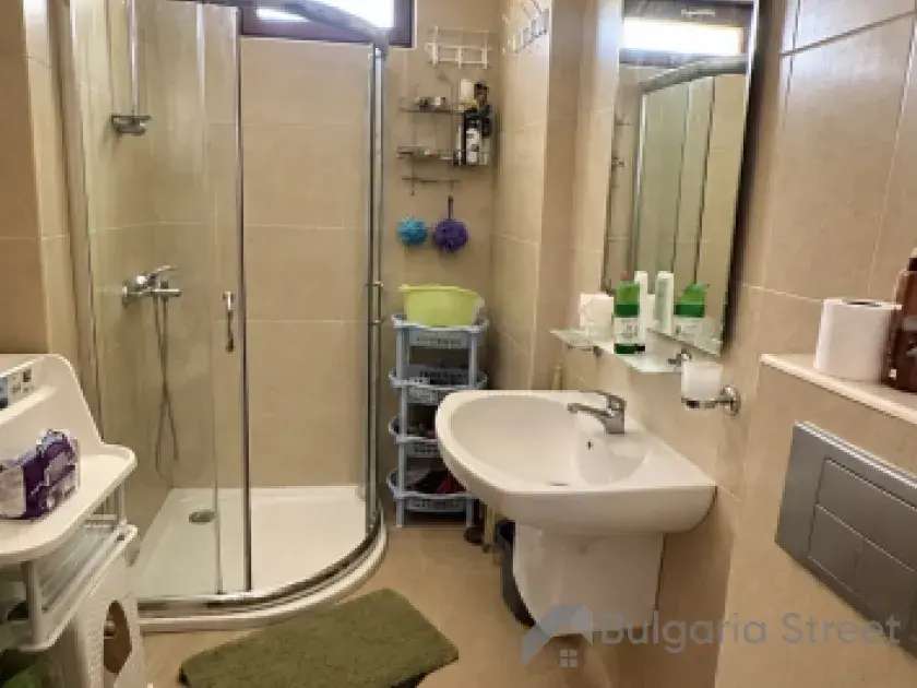 łazienka wc razem z kabiną natryskową