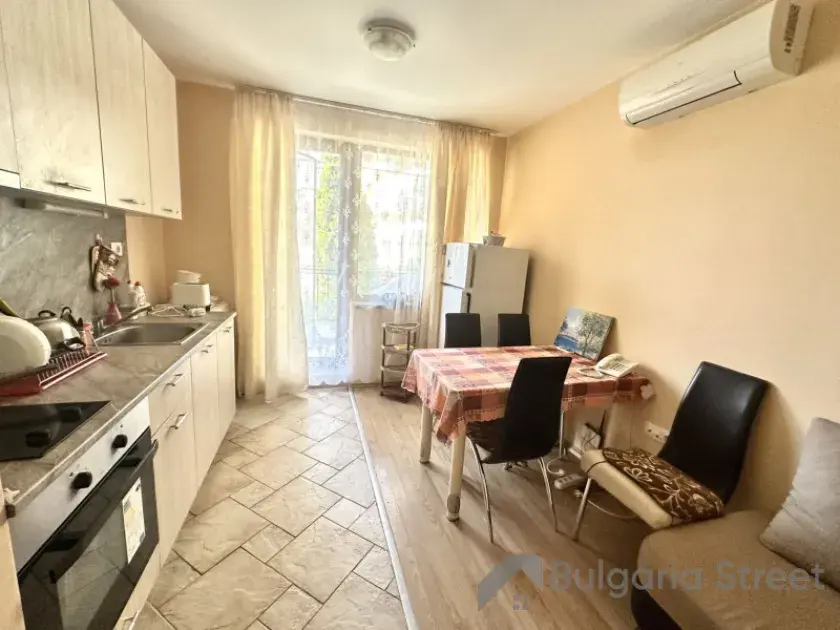 widok na salon i aneks kuchenny